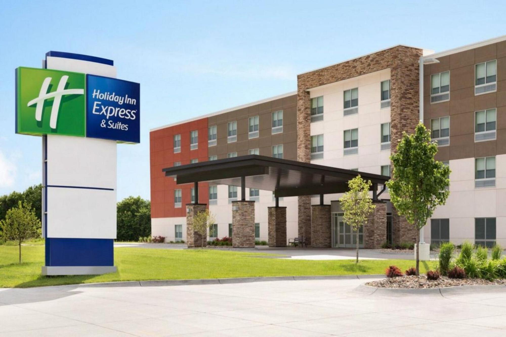 Express & Chicago - By Ihg Hotel
