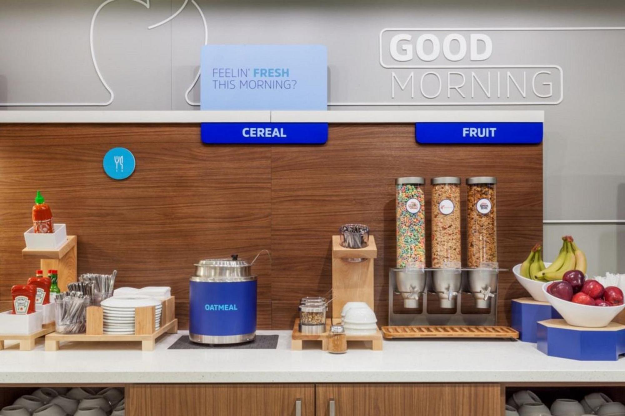 Express & Chicago - By Ihg 2*