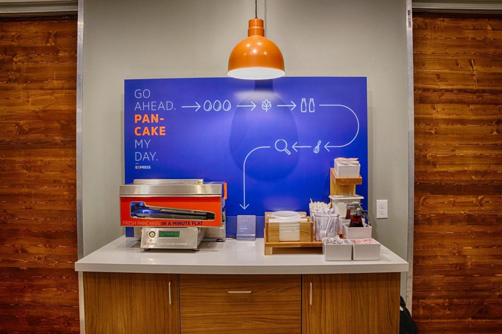 Express & Chicago - By Ihg Oak Forest