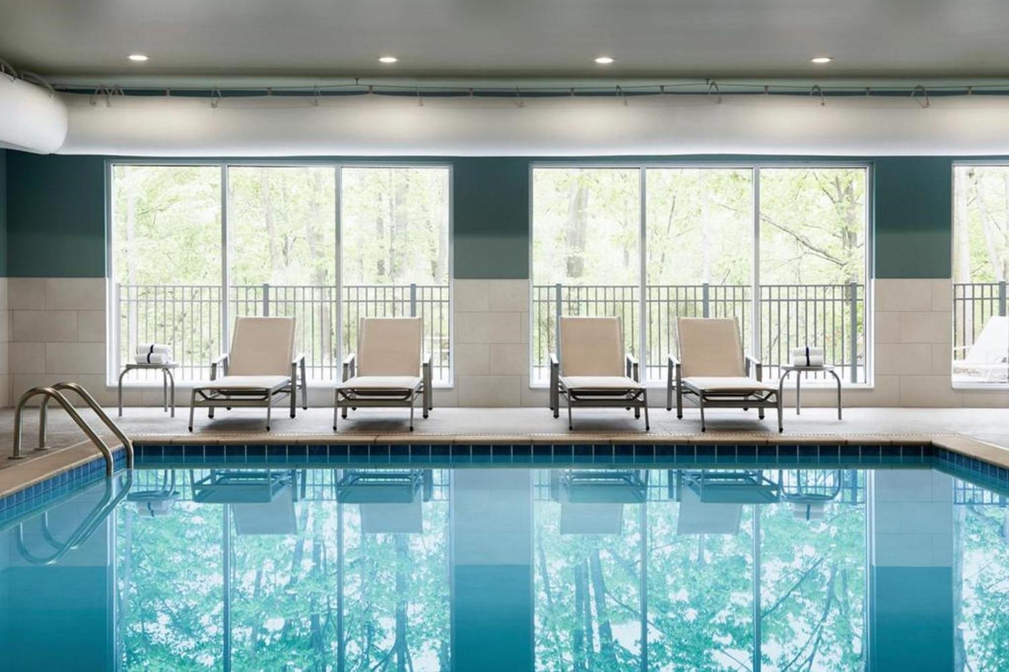 Express & Chicago - By Ihg Hotel Oak Forest