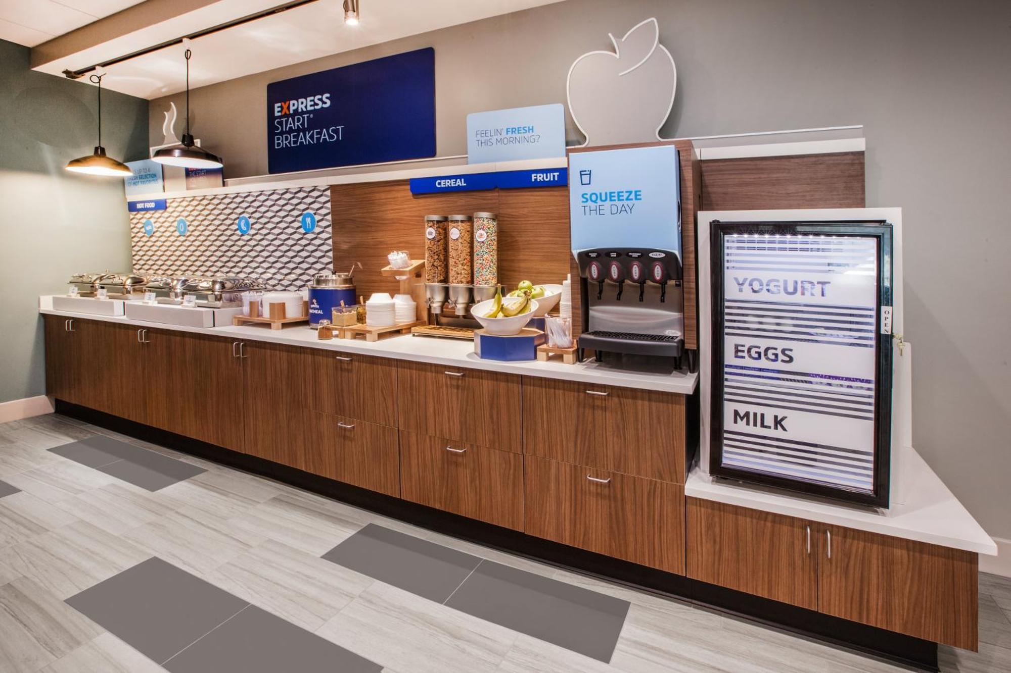 Express & Chicago - By Ihg